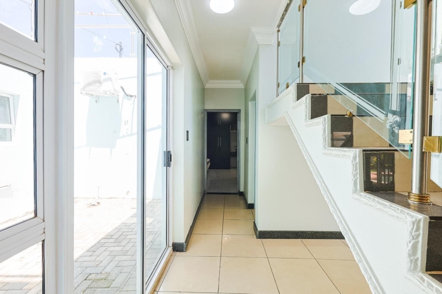 To Let 6 Bedroom Property for Rent in Silver Lakes Gauteng