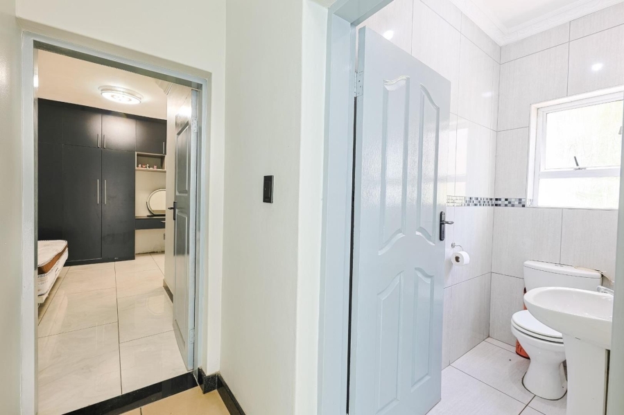 To Let 6 Bedroom Property for Rent in Silver Lakes Gauteng