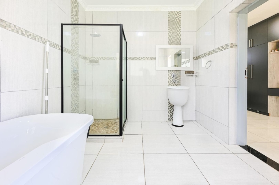 To Let 6 Bedroom Property for Rent in Silver Lakes Gauteng