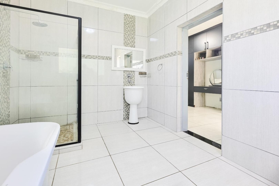 To Let 6 Bedroom Property for Rent in Silver Lakes Gauteng