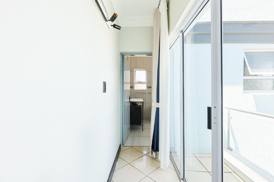 To Let 6 Bedroom Property for Rent in Silver Lakes Gauteng