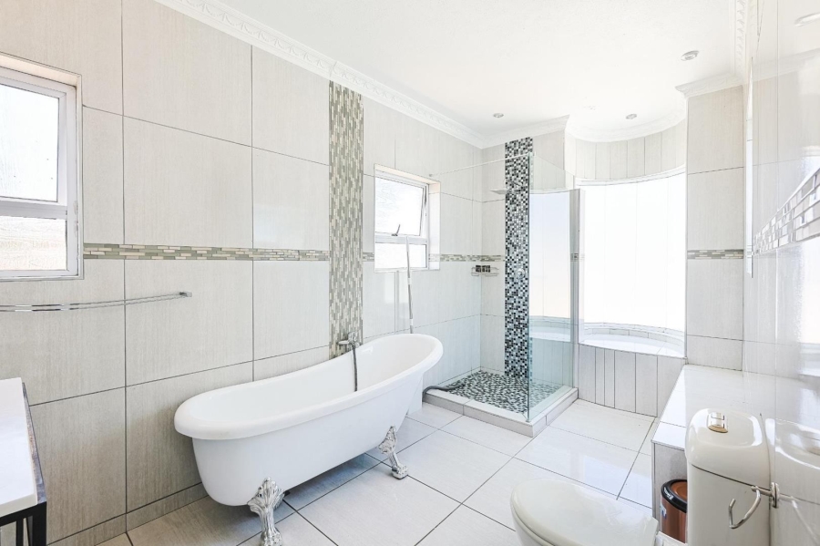 To Let 6 Bedroom Property for Rent in Silver Lakes Gauteng