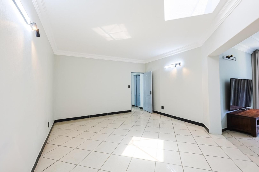 To Let 6 Bedroom Property for Rent in Silver Lakes Gauteng