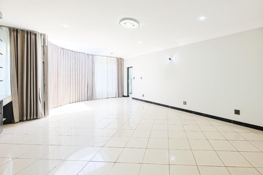 To Let 6 Bedroom Property for Rent in Silver Lakes Gauteng