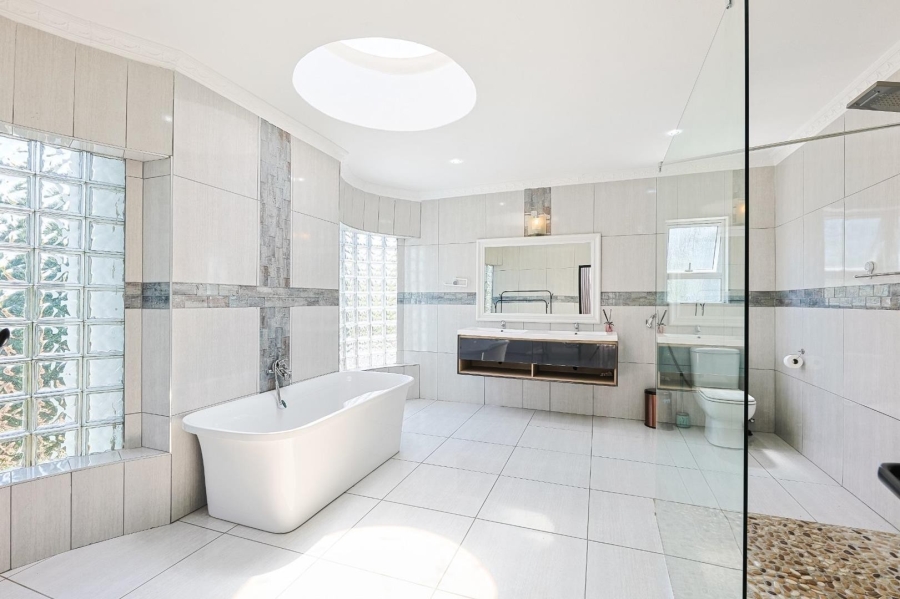 To Let 6 Bedroom Property for Rent in Silver Lakes Gauteng