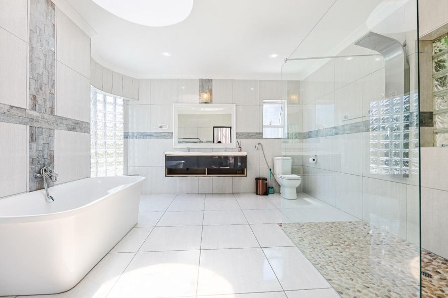 To Let 6 Bedroom Property for Rent in Silver Lakes Gauteng