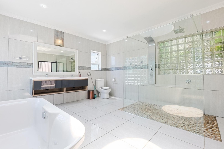 To Let 6 Bedroom Property for Rent in Silver Lakes Gauteng