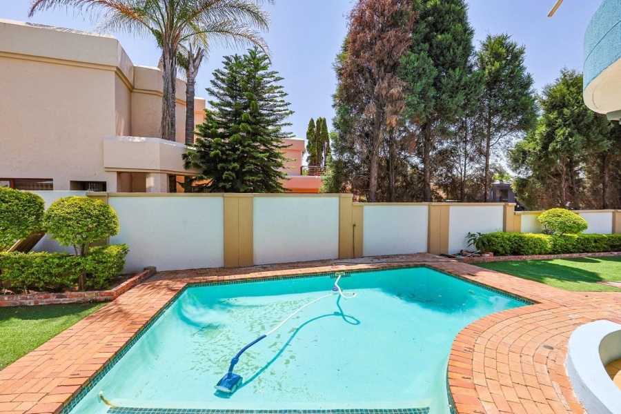 To Let 6 Bedroom Property for Rent in Silver Lakes Gauteng