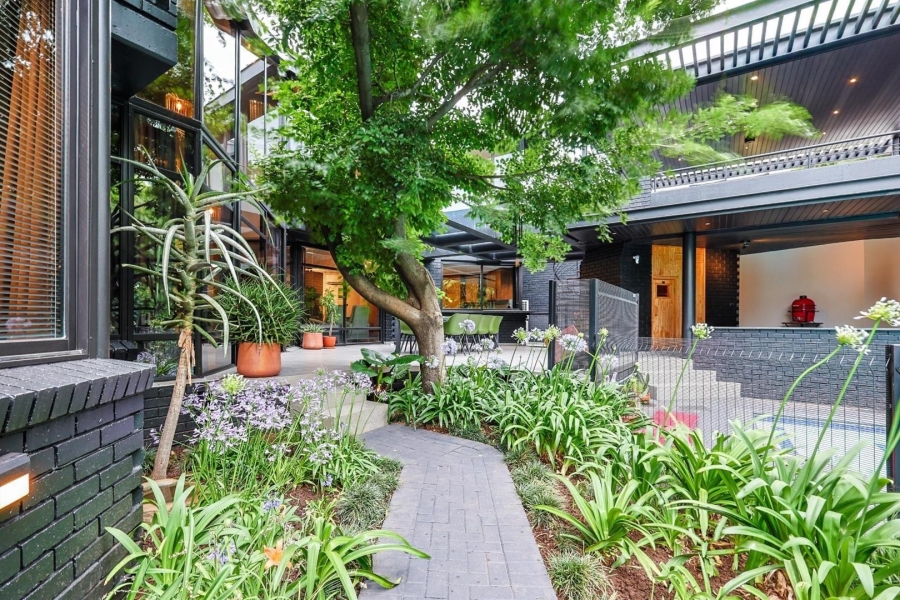 6 Bedroom Property for Sale in Waterkloof Gauteng