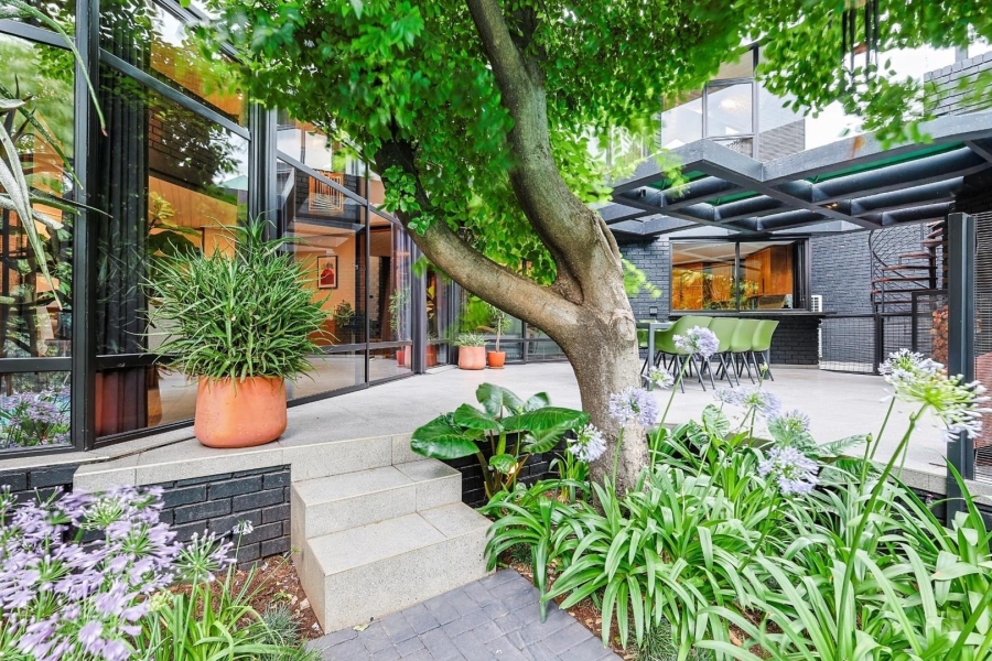 6 Bedroom Property for Sale in Waterkloof Gauteng