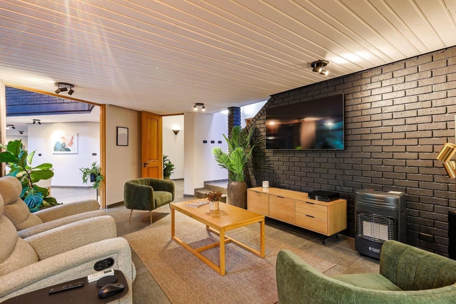 6 Bedroom Property for Sale in Waterkloof Gauteng