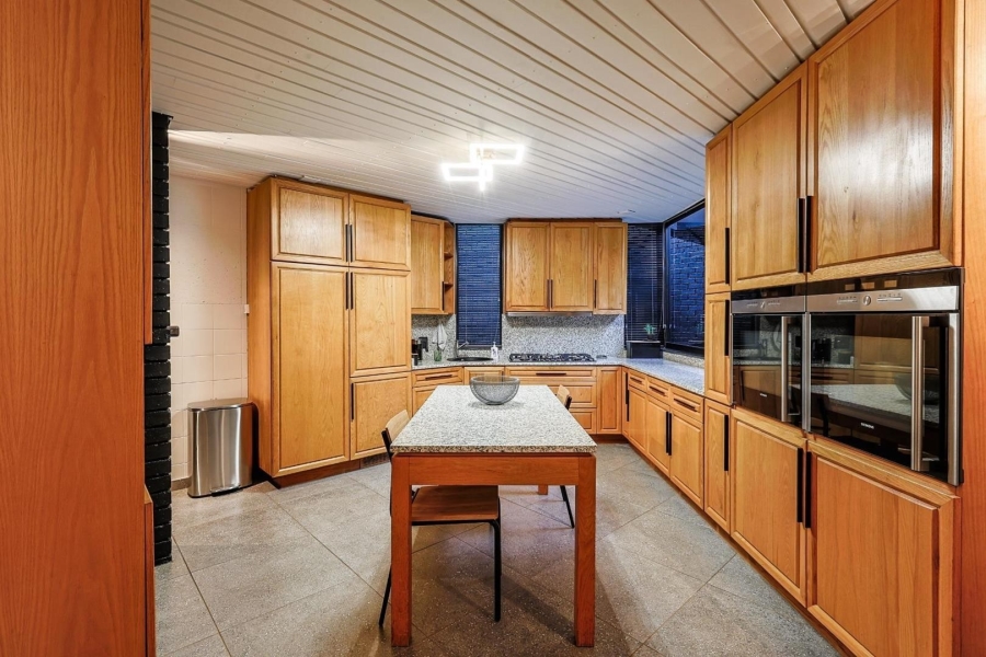 6 Bedroom Property for Sale in Waterkloof Gauteng