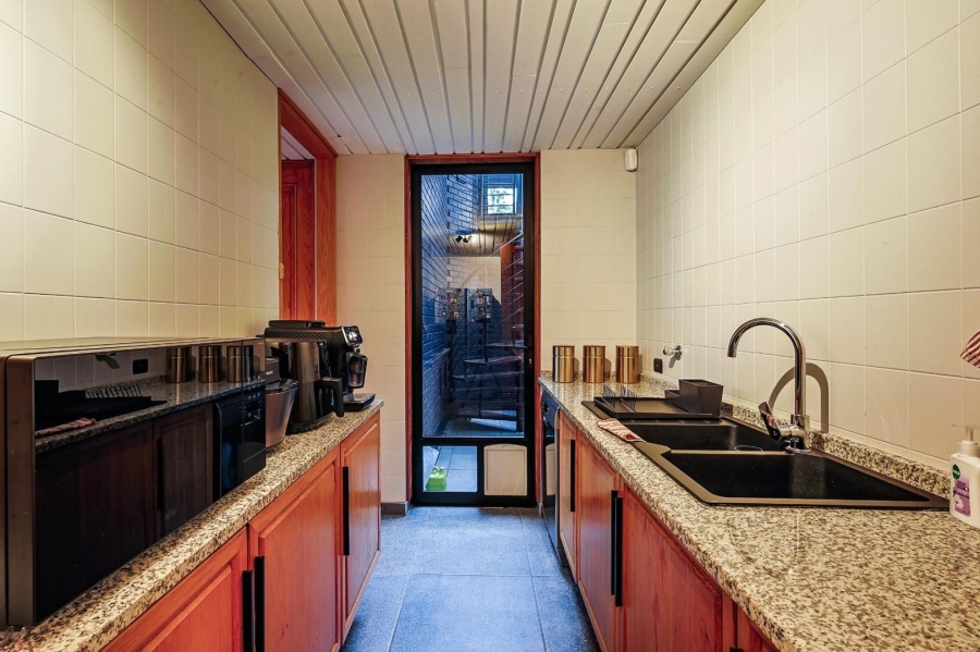 6 Bedroom Property for Sale in Waterkloof Gauteng