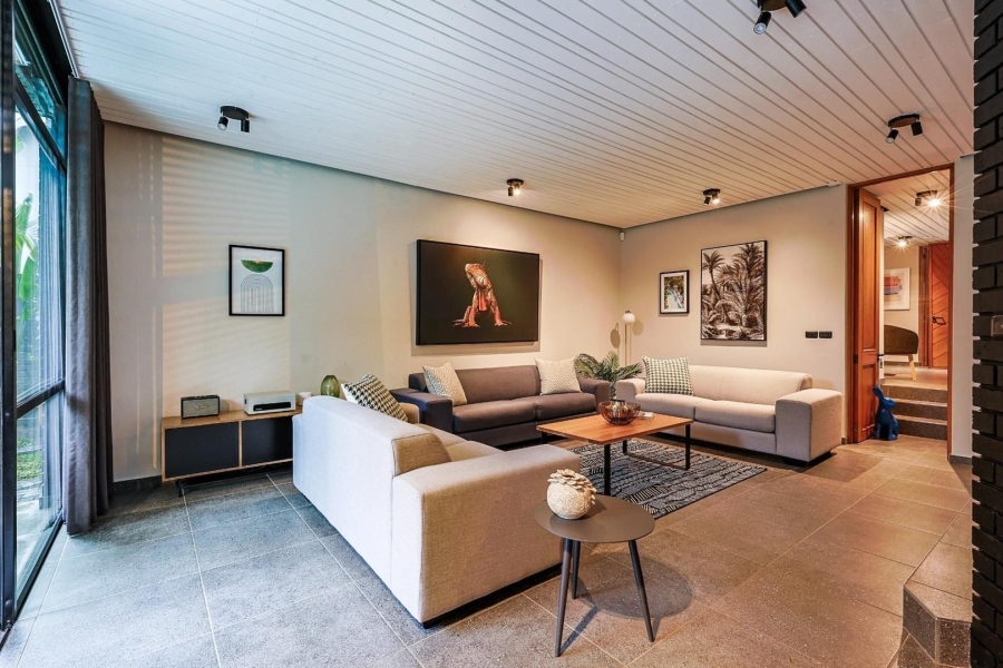 6 Bedroom Property for Sale in Waterkloof Gauteng