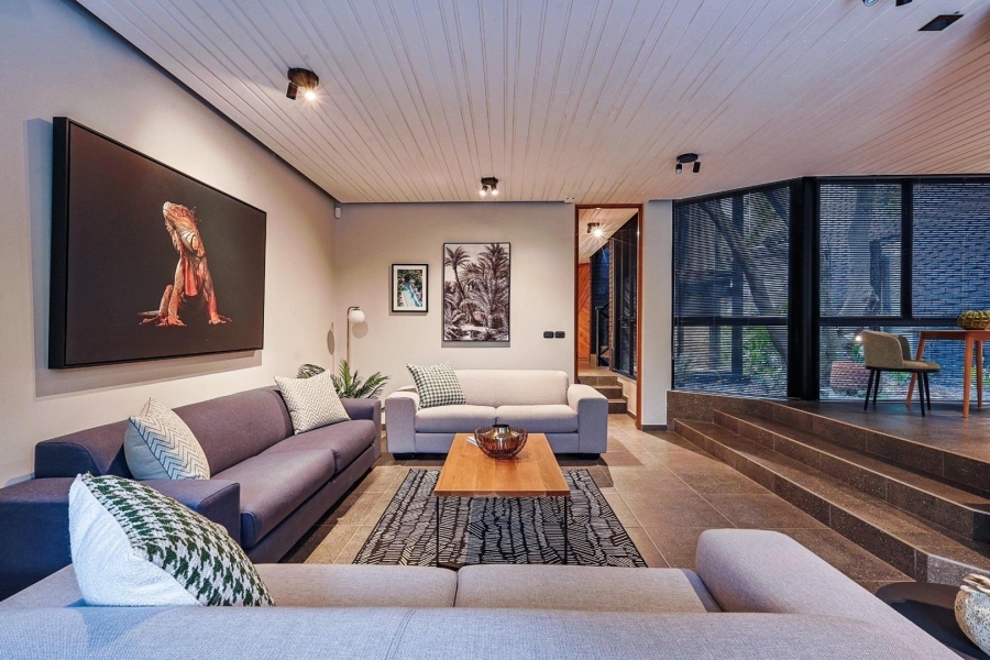 6 Bedroom Property for Sale in Waterkloof Gauteng