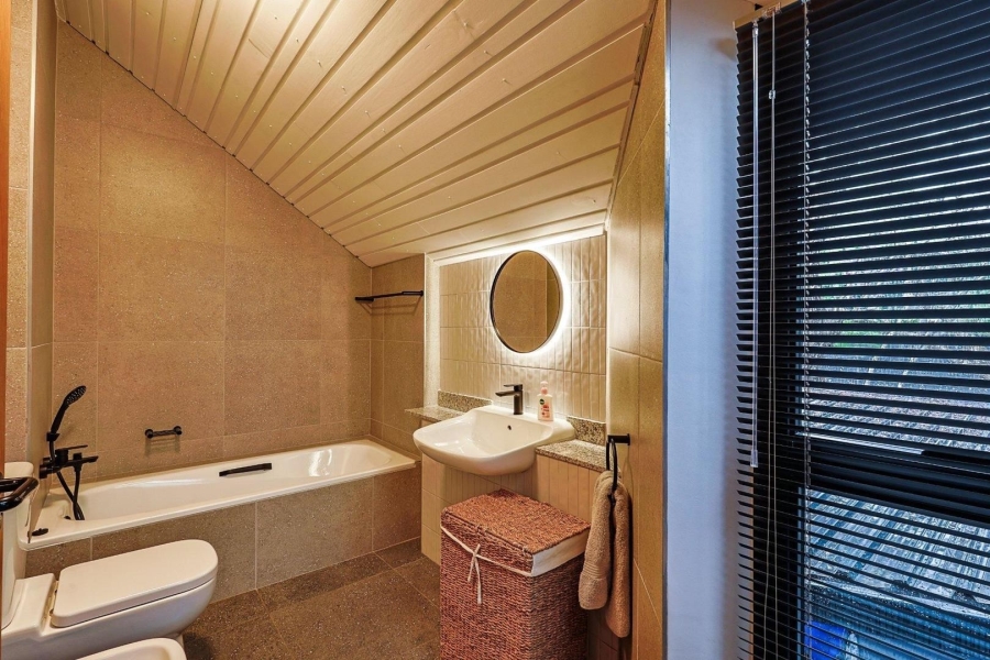 6 Bedroom Property for Sale in Waterkloof Gauteng