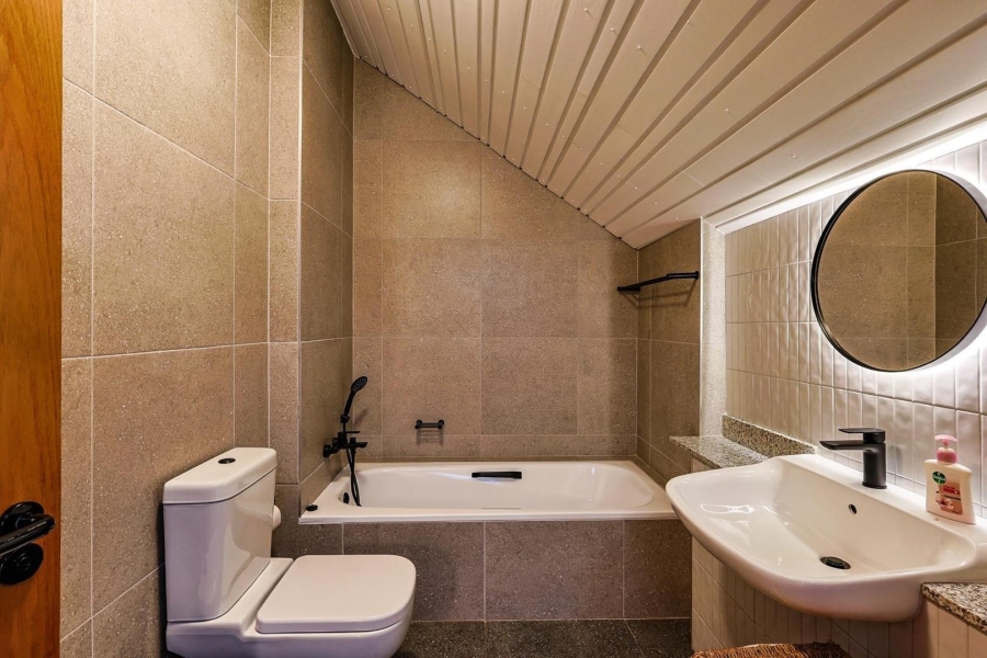 6 Bedroom Property for Sale in Waterkloof Gauteng