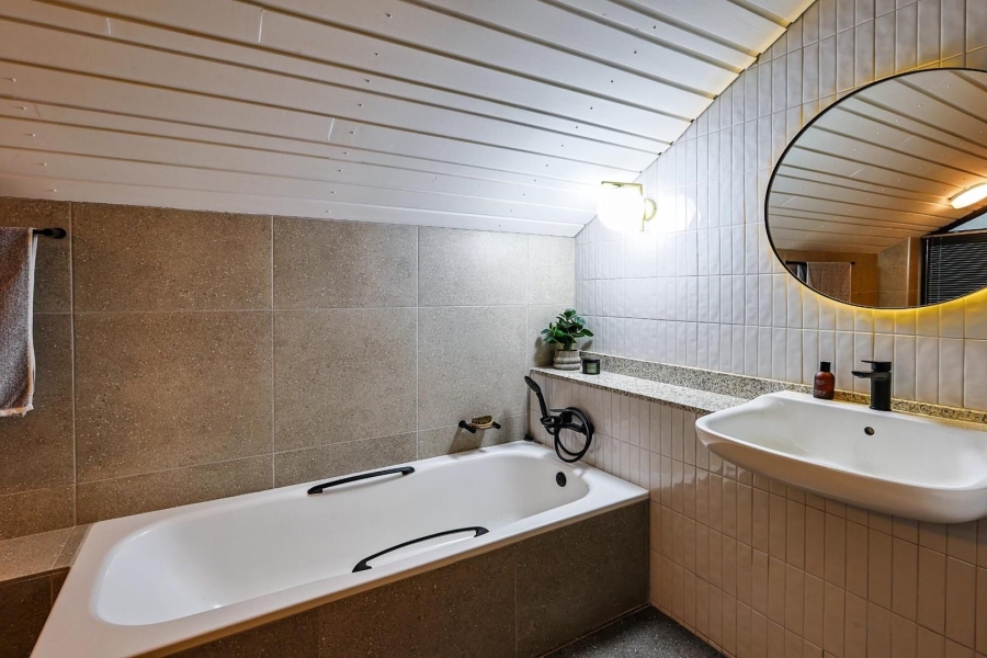 6 Bedroom Property for Sale in Waterkloof Gauteng