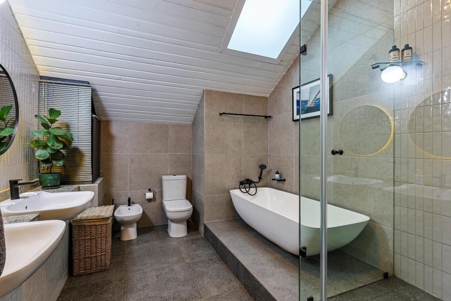 6 Bedroom Property for Sale in Waterkloof Gauteng