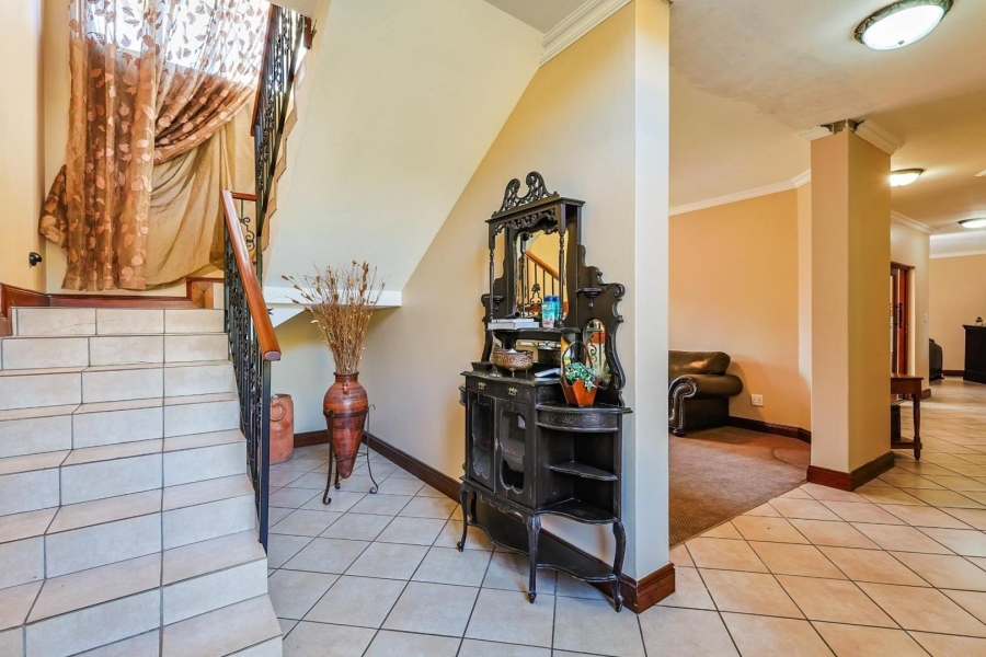 To Let 4 Bedroom Property for Rent in Silver Lakes Gauteng