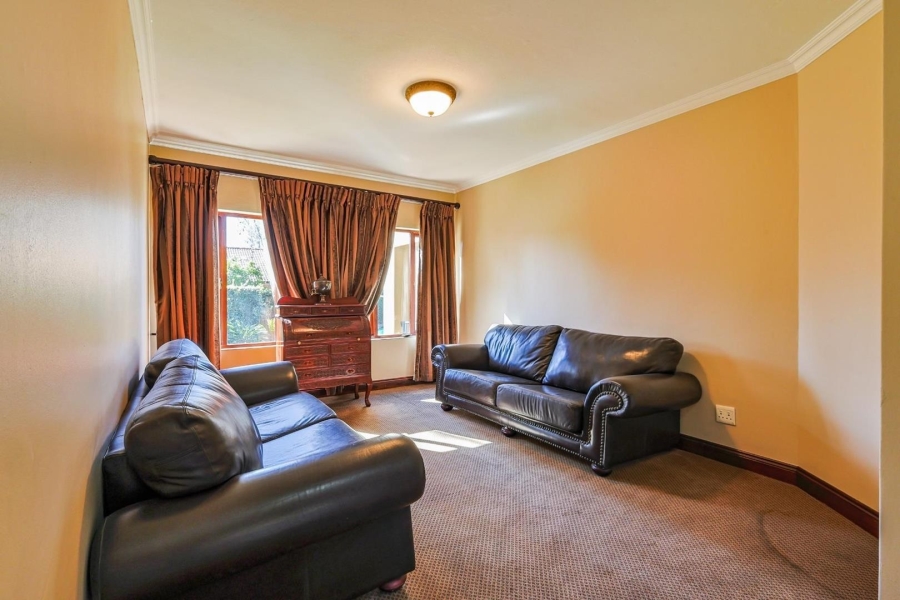 To Let 4 Bedroom Property for Rent in Silver Lakes Gauteng