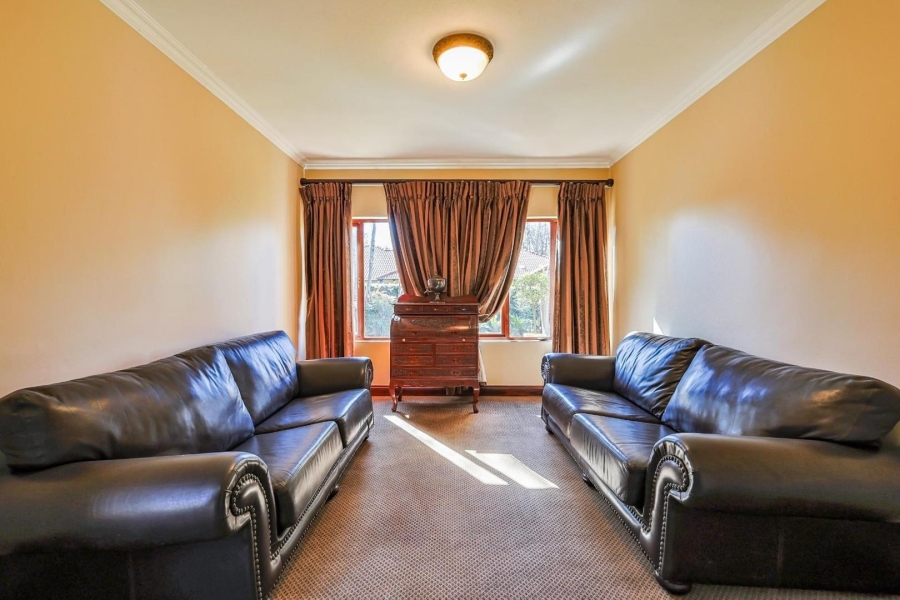 To Let 4 Bedroom Property for Rent in Silver Lakes Gauteng