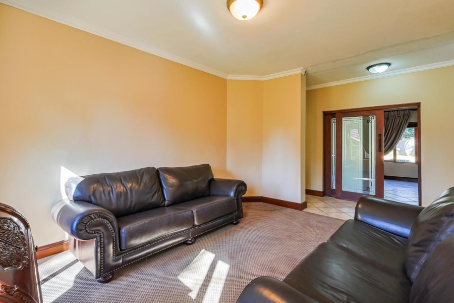 To Let 4 Bedroom Property for Rent in Silver Lakes Gauteng