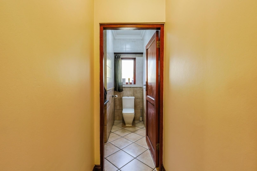 To Let 4 Bedroom Property for Rent in Silver Lakes Gauteng