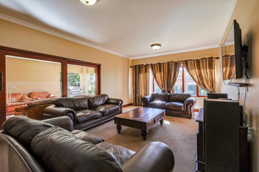 To Let 4 Bedroom Property for Rent in Silver Lakes Gauteng