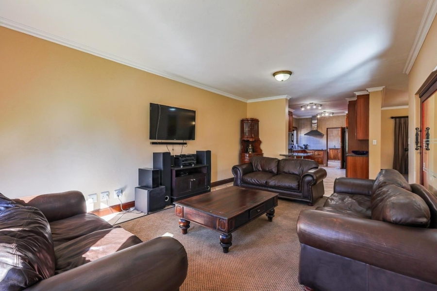 To Let 4 Bedroom Property for Rent in Silver Lakes Gauteng