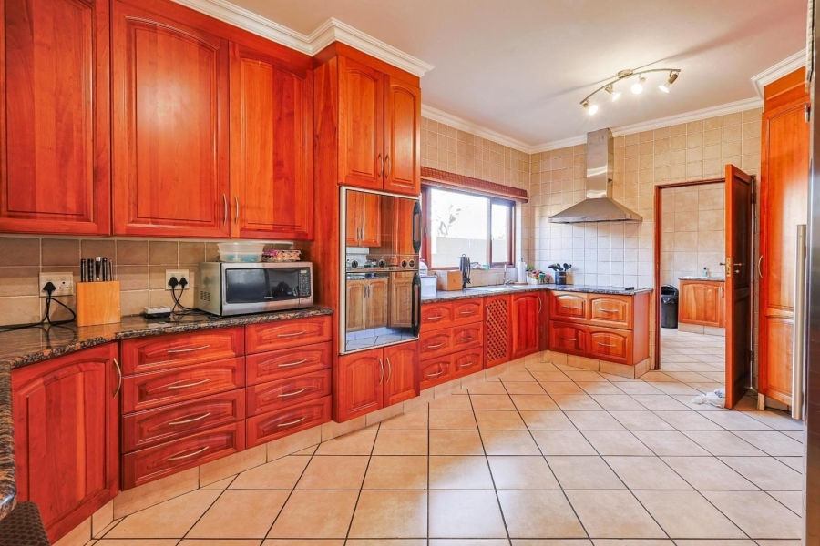 To Let 4 Bedroom Property for Rent in Silver Lakes Gauteng