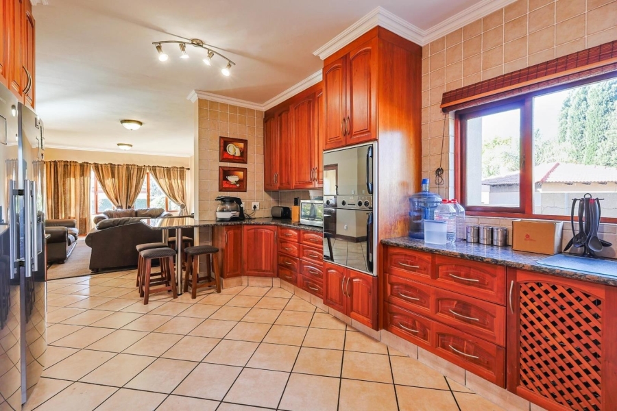 To Let 4 Bedroom Property for Rent in Silver Lakes Gauteng