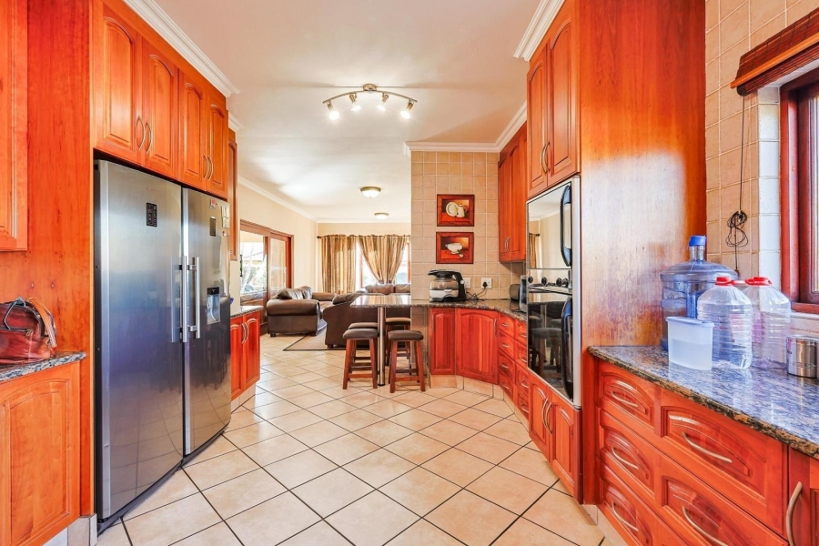 To Let 4 Bedroom Property for Rent in Silver Lakes Gauteng
