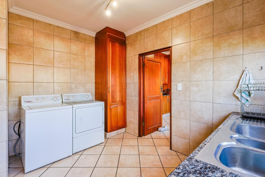 To Let 4 Bedroom Property for Rent in Silver Lakes Gauteng