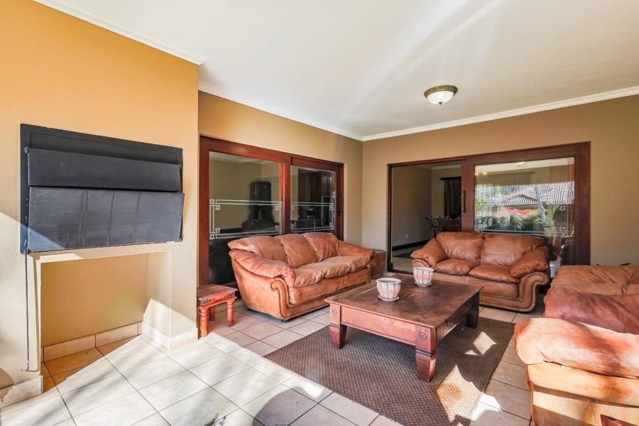 To Let 4 Bedroom Property for Rent in Silver Lakes Gauteng