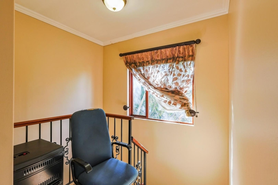 To Let 4 Bedroom Property for Rent in Silver Lakes Gauteng