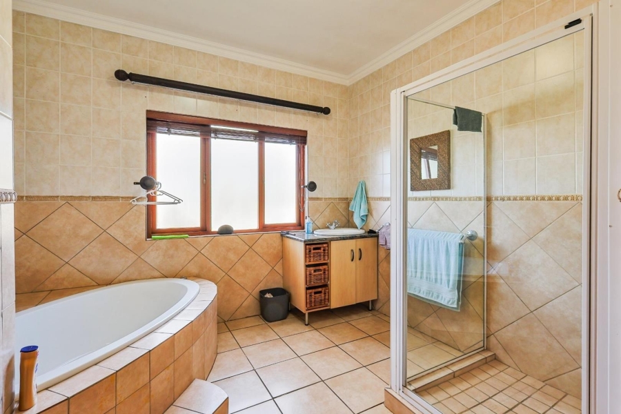 To Let 4 Bedroom Property for Rent in Silver Lakes Gauteng