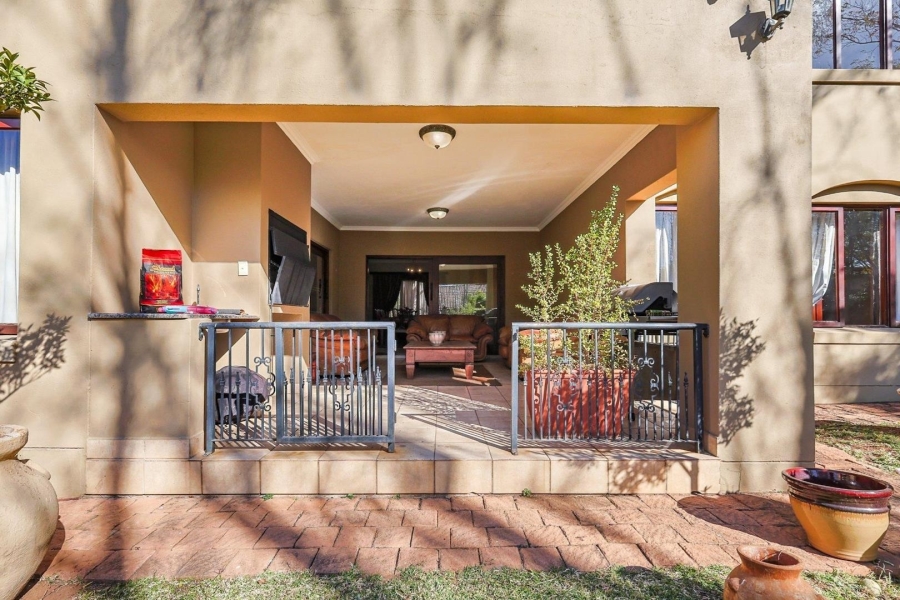 To Let 4 Bedroom Property for Rent in Silver Lakes Gauteng