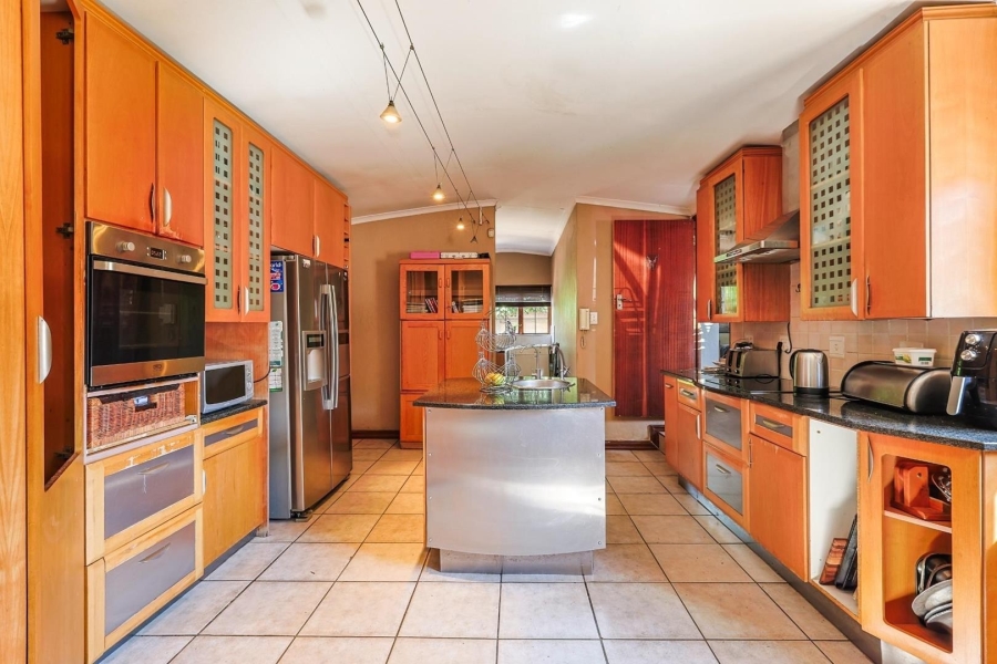 5 Bedroom Property for Sale in Waterkloof Ridge Gauteng