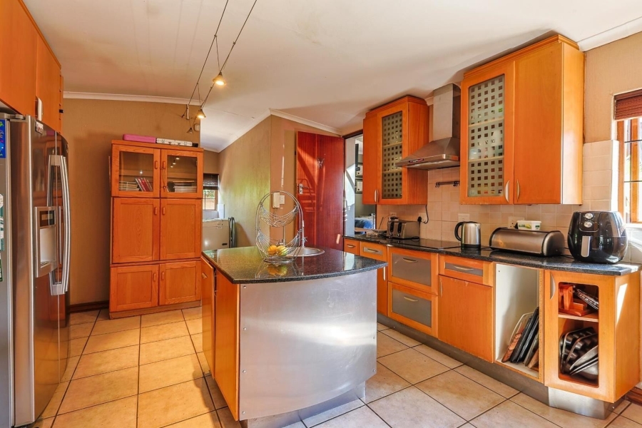 5 Bedroom Property for Sale in Waterkloof Ridge Gauteng