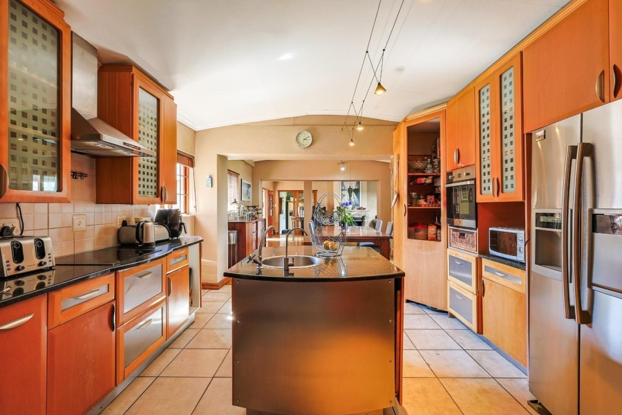 5 Bedroom Property for Sale in Waterkloof Ridge Gauteng