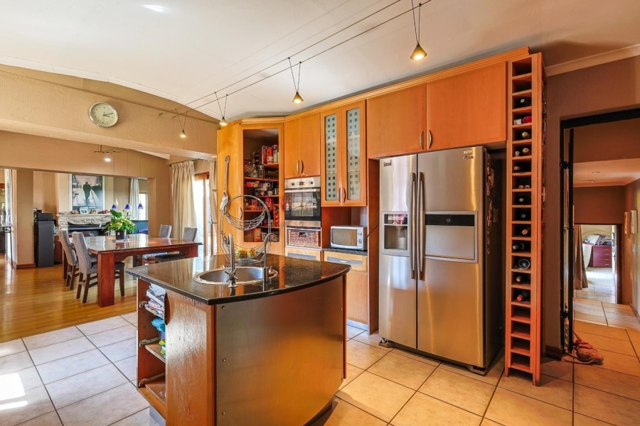 5 Bedroom Property for Sale in Waterkloof Ridge Gauteng