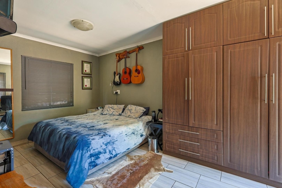 5 Bedroom Property for Sale in Waterkloof Ridge Gauteng