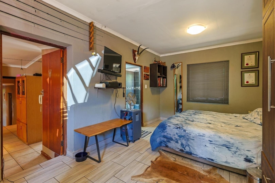 5 Bedroom Property for Sale in Waterkloof Ridge Gauteng