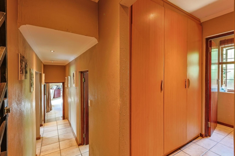 5 Bedroom Property for Sale in Waterkloof Ridge Gauteng