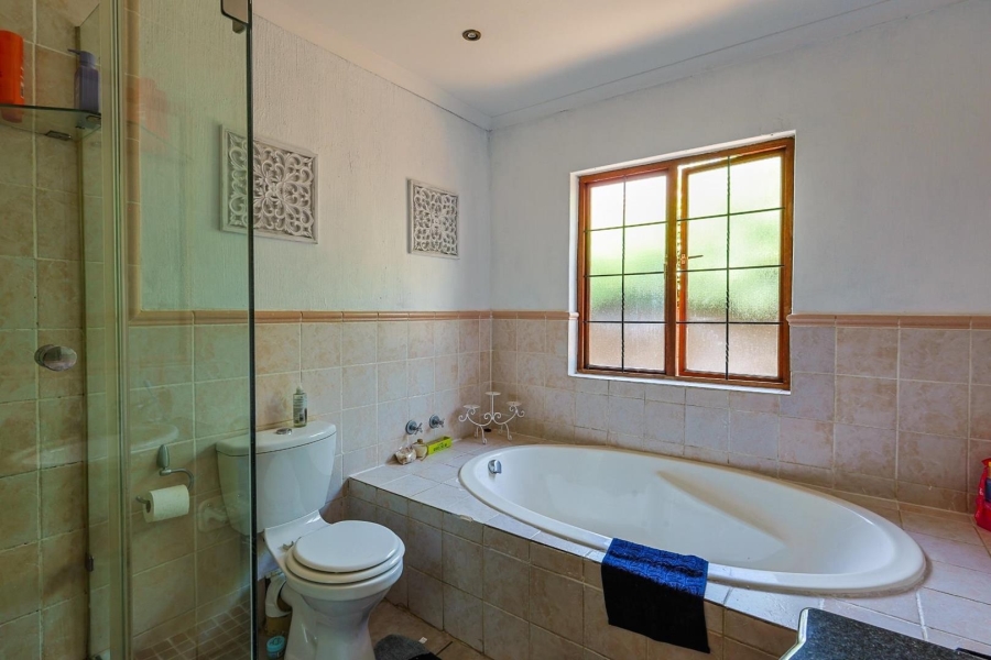 5 Bedroom Property for Sale in Waterkloof Ridge Gauteng