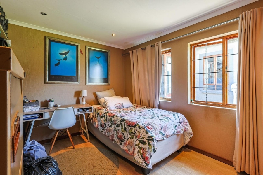 5 Bedroom Property for Sale in Waterkloof Ridge Gauteng