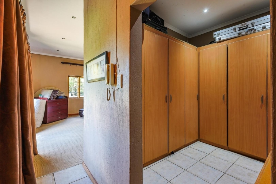 5 Bedroom Property for Sale in Waterkloof Ridge Gauteng