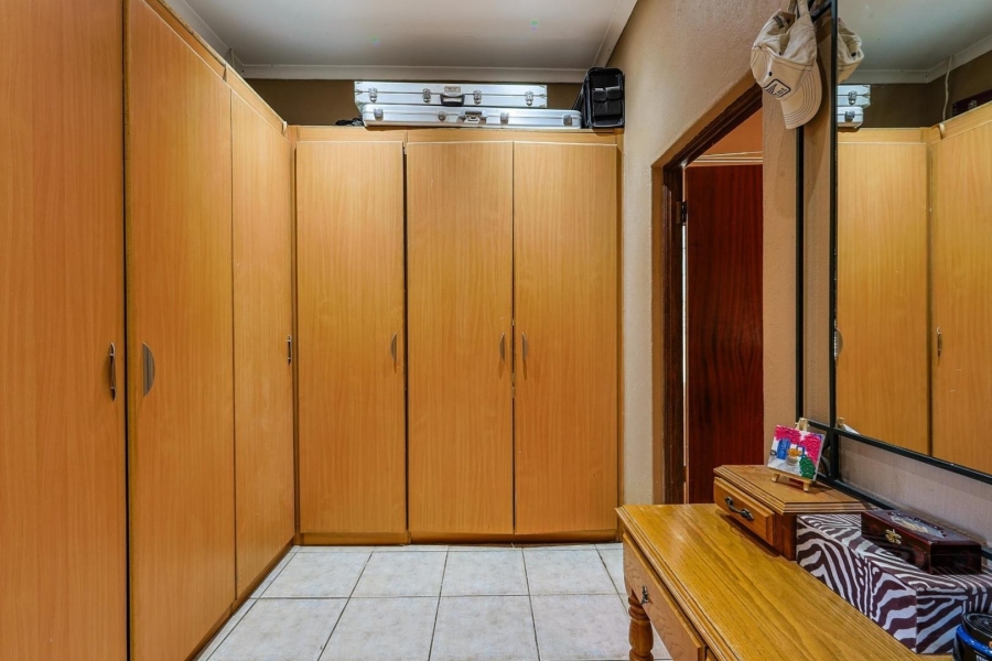 5 Bedroom Property for Sale in Waterkloof Ridge Gauteng