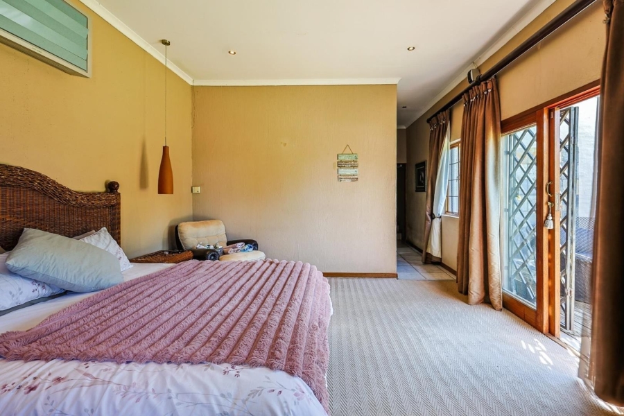 5 Bedroom Property for Sale in Waterkloof Ridge Gauteng